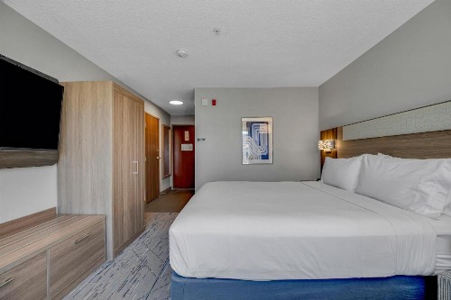 Holiday Inn Express Hotel & Suites Portland - Jantzen Beach an IHG Hotel - image 16