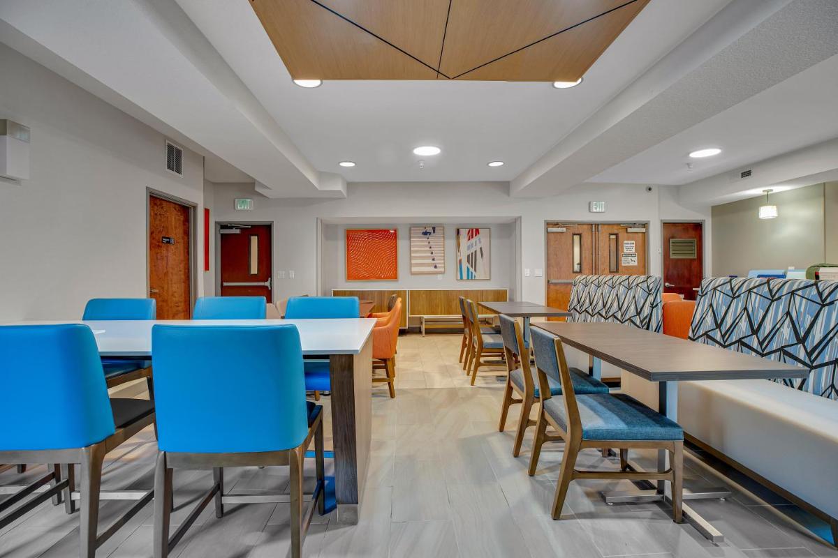 Holiday Inn Express Hotel & Suites Portland - Jantzen Beach an IHG Hotel - image 4