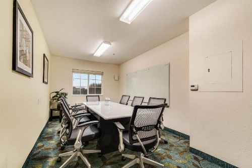 Candlewood Suites Portland Airport an IHG Hotel - image 15