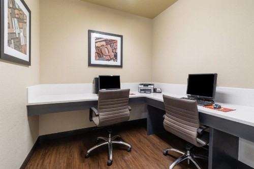 Candlewood Suites Portland Airport an IHG Hotel - image 16
