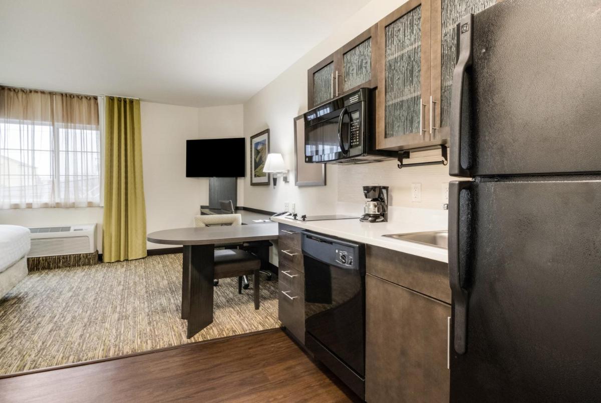 Candlewood Suites Portland Airport an IHG Hotel - image 2