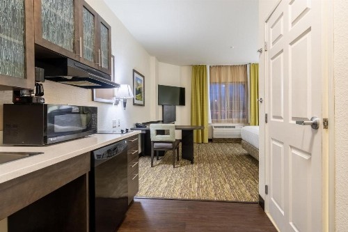 Candlewood Suites Portland Airport an IHG Hotel - image 25