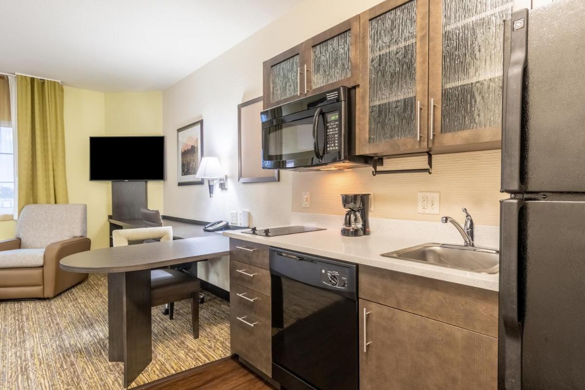 Candlewood Suites Portland Airport an IHG Hotel - image 7