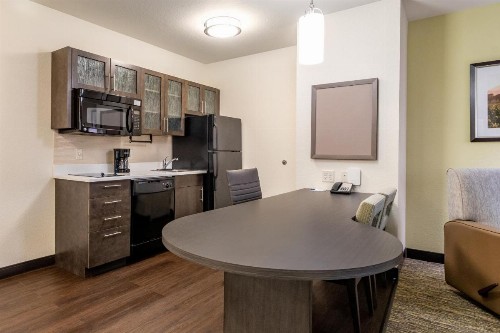 Candlewood Suites Portland Airport an IHG Hotel - image 9