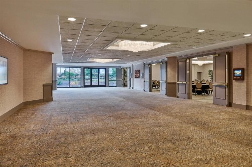 Sheraton Portland Airport Hotel - image 25