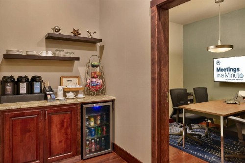 Sheraton Portland Airport Hotel - image 4