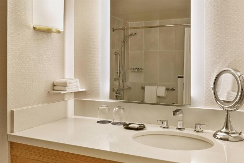 Sheraton Portland Airport Hotel - image 6