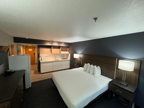 Best Western Inn at the Meadows - image 18