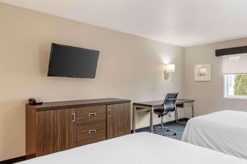 Best Western Inn at the Meadows - image 44