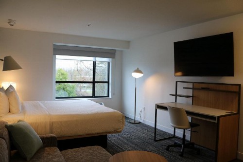 Clarion Hotel Portland International Airport - image 18