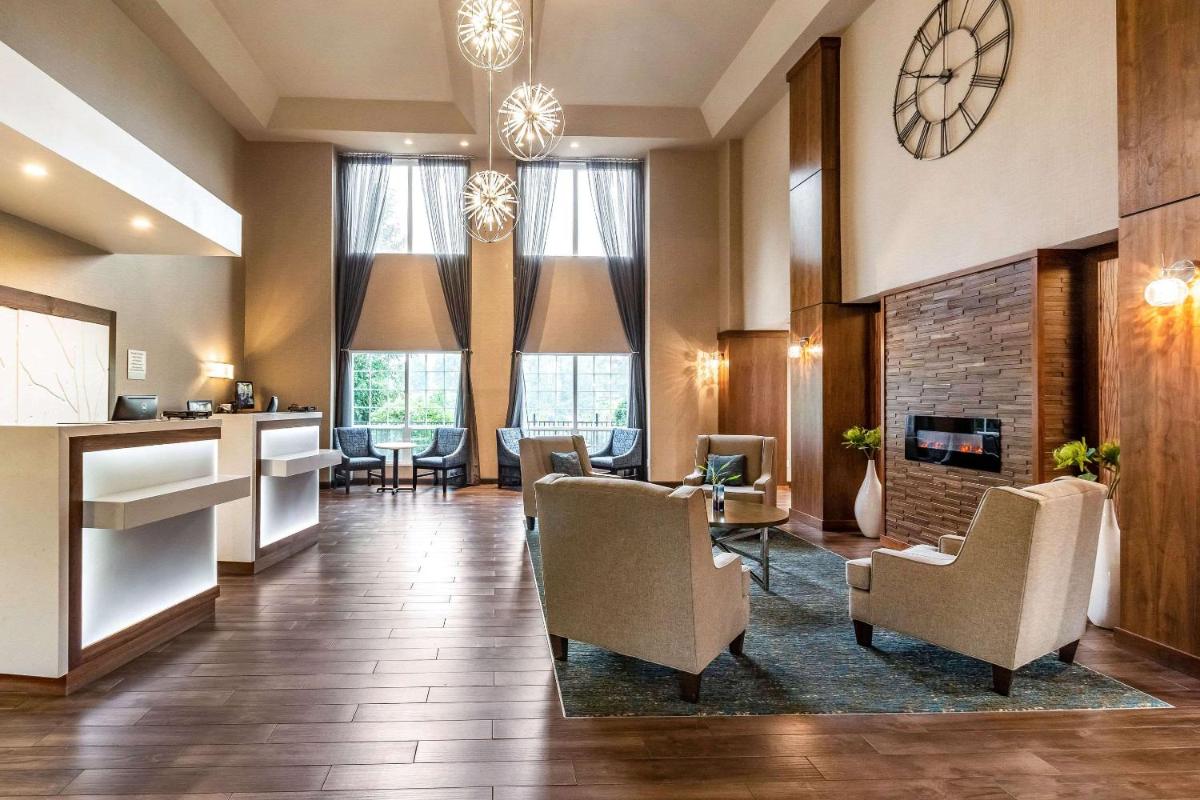 Clarion Hotel Portland International Airport - image 2