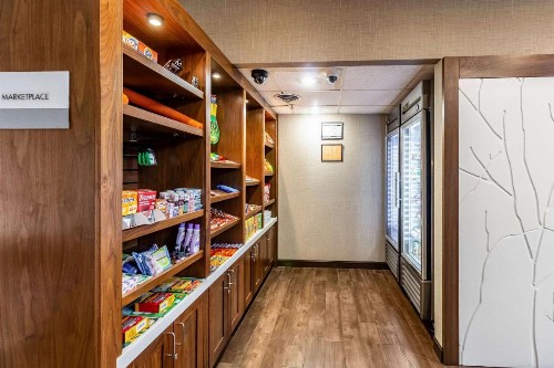 Clarion Hotel Portland International Airport - image 23