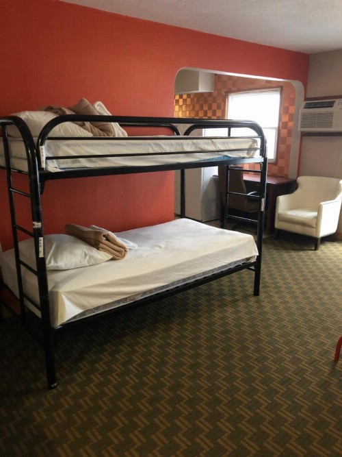 Downtown Value Inn - image 5