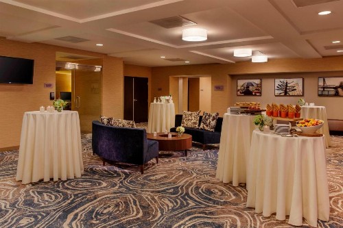 Courtyard Marriott Portland City Center - image 11