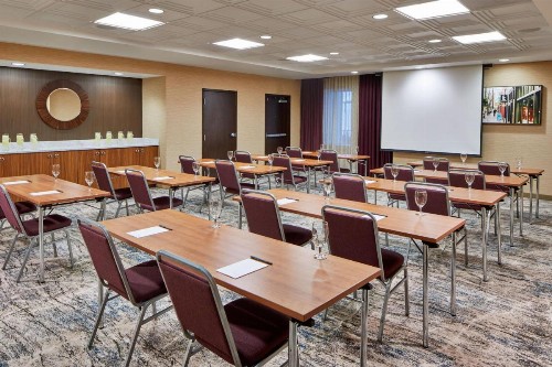 Courtyard Marriott Portland City Center - image 25