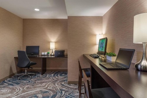 Courtyard Marriott Portland City Center - image 32