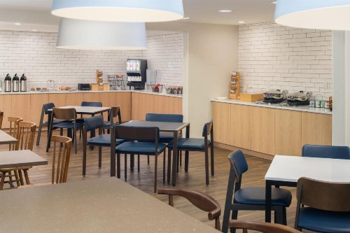 Fairfield Inn & Suites by Marriott Portland Airport - image 13