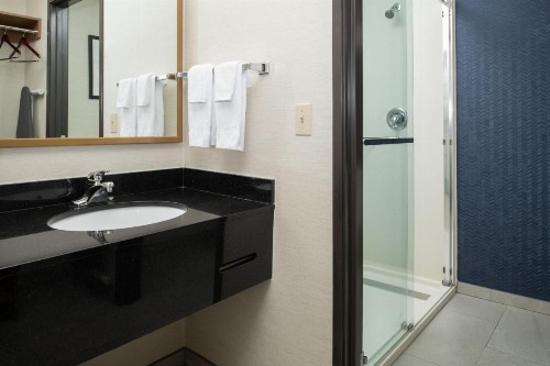 Fairfield Inn & Suites by Marriott Portland Airport - image 5