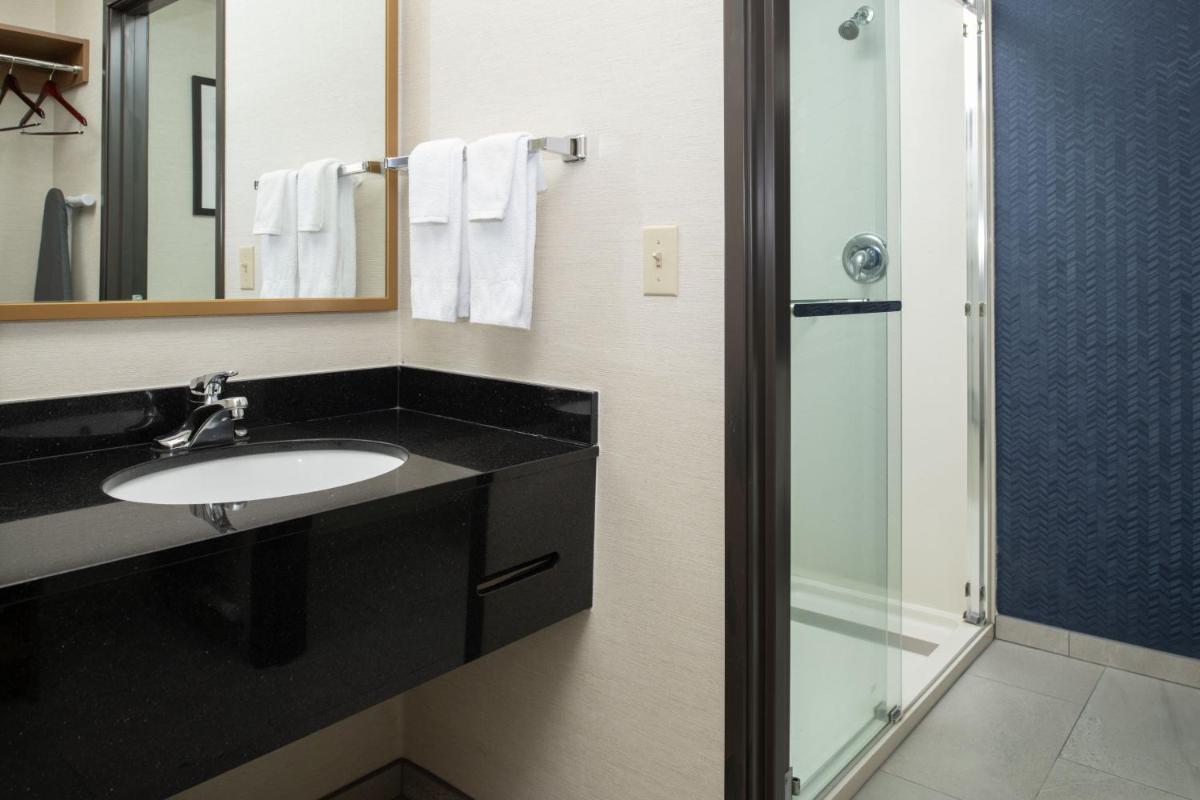 Fairfield Inn & Suites by Marriott Portland Airport - image 5
