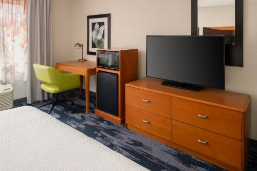 Fairfield Inn & Suites by Marriott Portland Airport - image 8