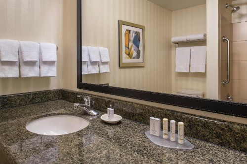 Fairfield Inn & Suites by Marriott Portland North - image 10