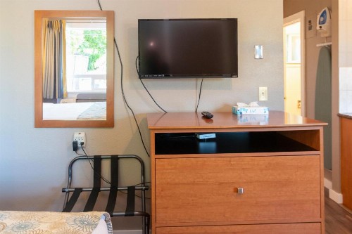 Nordic Inn and Suites - image 24