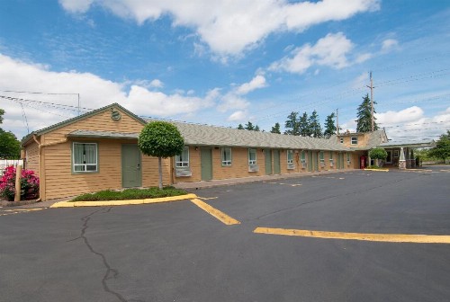 Nordic Inn and Suites - image 26