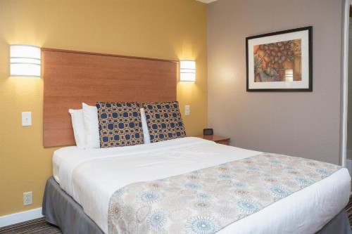 Nordic Inn and Suites - image 37