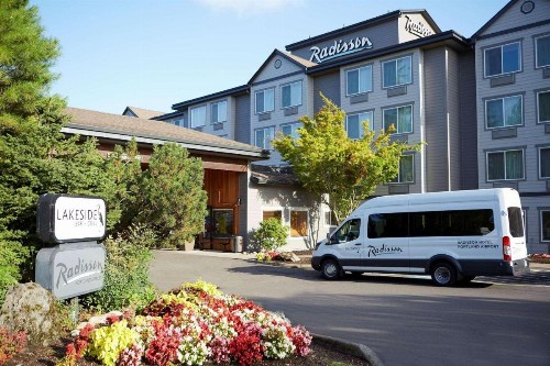 Radisson Hotel Portland Airport - image 1
