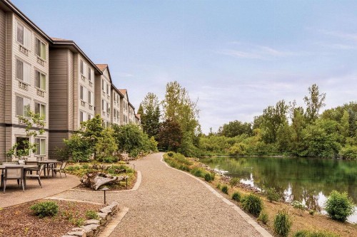 Radisson Hotel Portland Airport - image 6