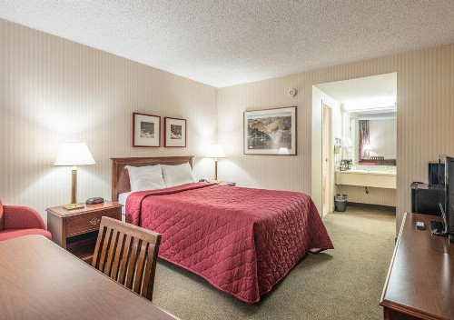 University Place Hotel and Conference Center - image 13