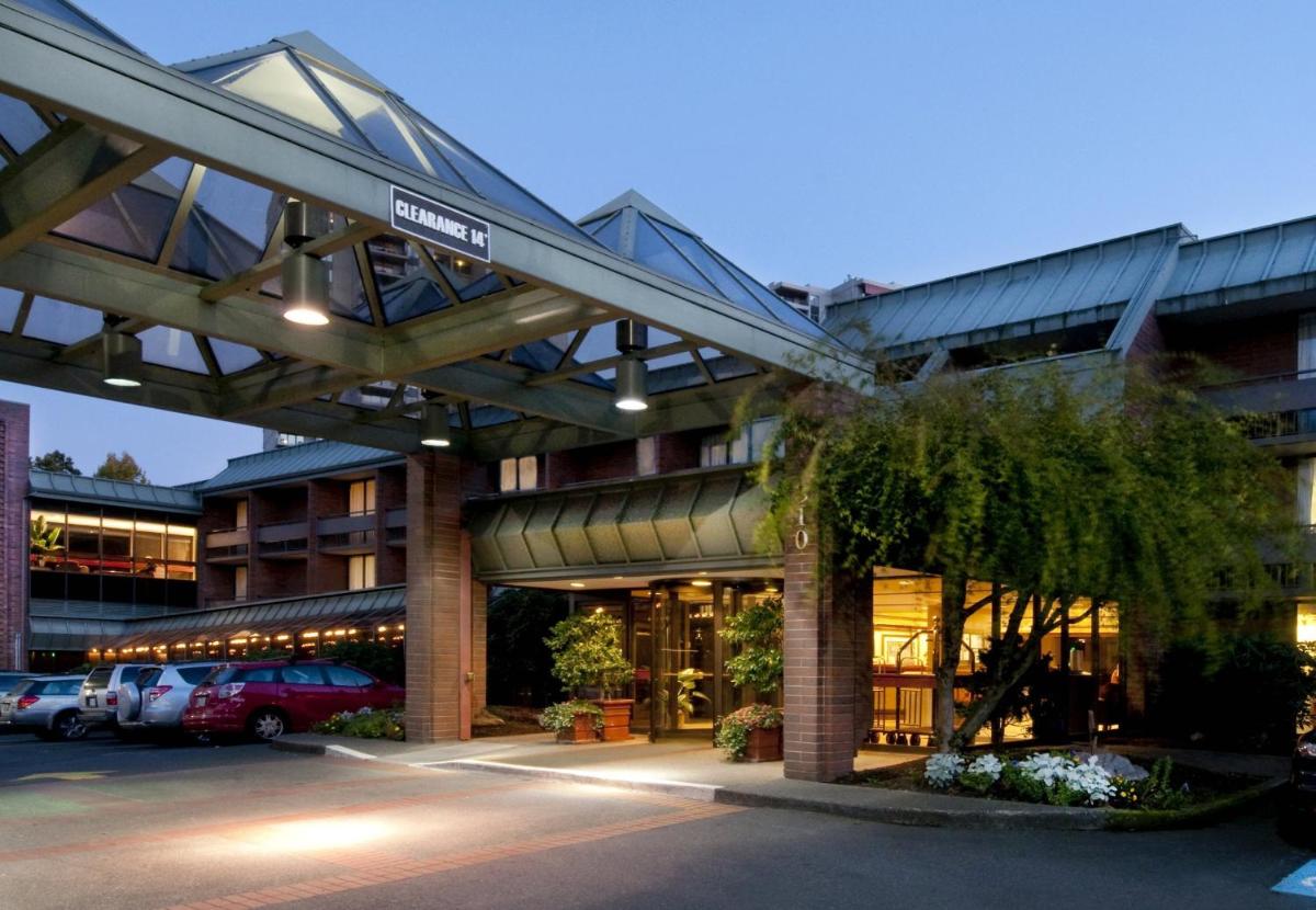 University Place Hotel and Conference Center - image 3