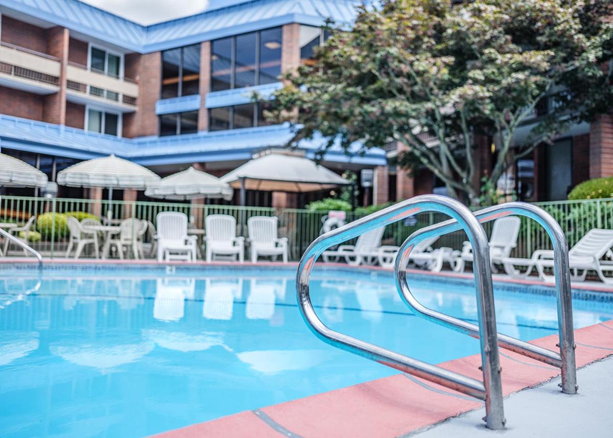 University Place Hotel and Conference Center - image 5