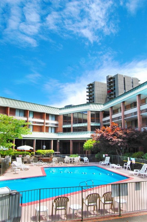 University Place Hotel and Conference Center - image 7