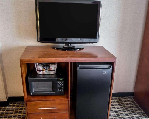 Comfort Suites Southwest - image 14
