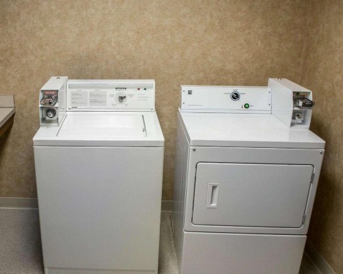 Comfort Suites Southwest - image 37