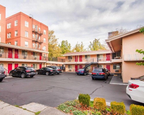 Econo Lodge City Center - image 1