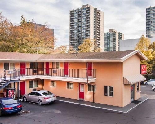 Econo Lodge City Center - image 22