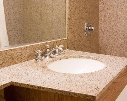 Econo Lodge City Center - image 9