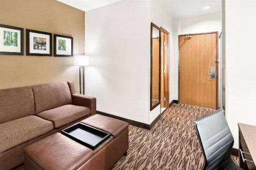 Comfort Suites Portland Airport - image 28
