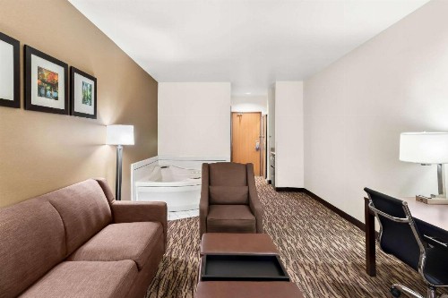 Comfort Suites Portland Airport - image 30