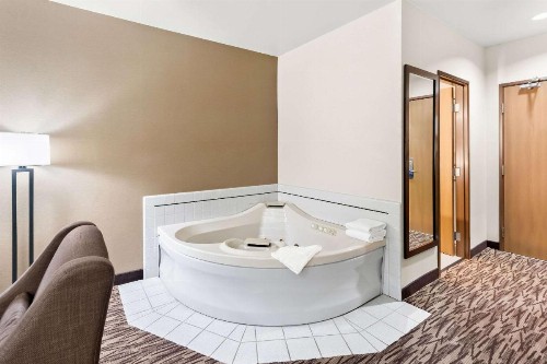 Comfort Suites Portland Airport - image 34