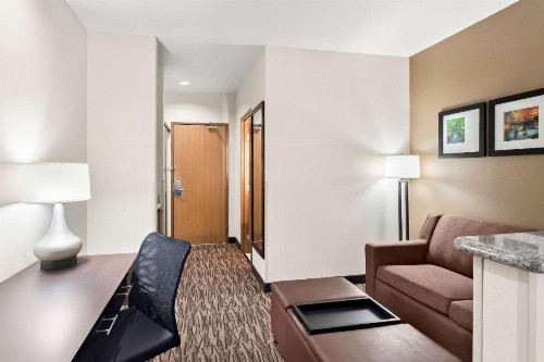 Comfort Suites Portland Airport - image 35