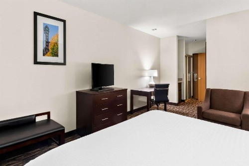 Comfort Suites Portland Airport - image 36