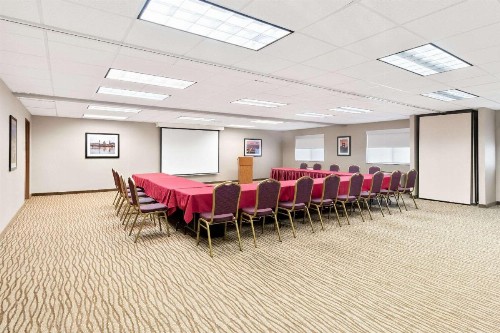 Comfort Suites Portland Airport - image 40