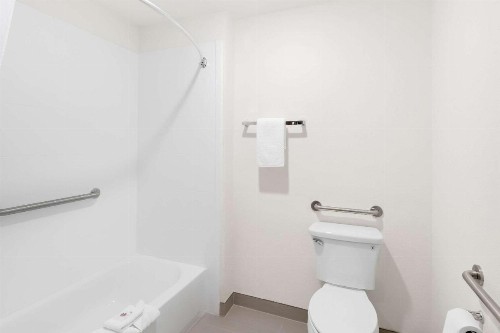 Comfort Suites Portland Airport - image 6