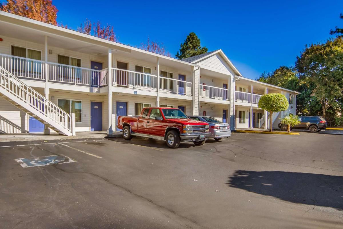 Motel 6 Portland Mall - 205 - main image