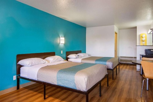 Motel 6 Portland Mall - 205 - image 11