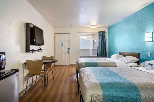 Motel 6 Portland Mall - 205 - image 12