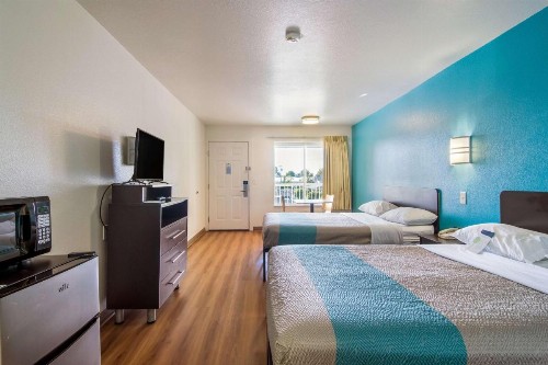 Motel 6 Portland Mall - 205 - image 15
